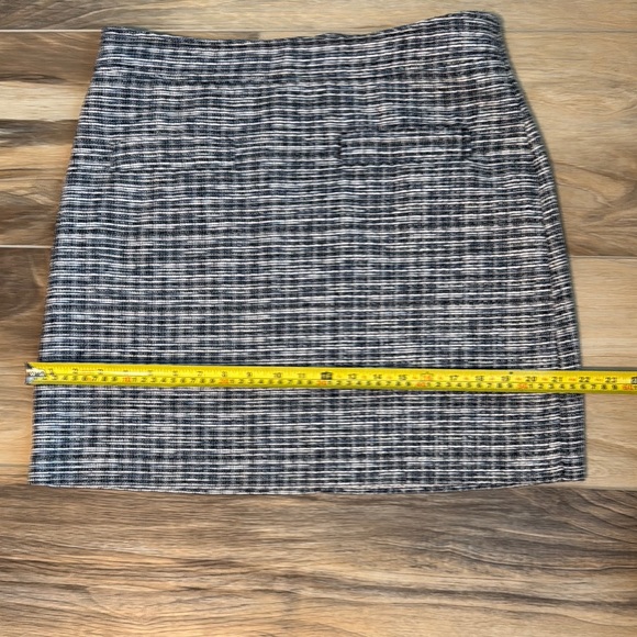 LOFT Tweed Mini Pencil Skirt | Size 8 | Worn Once - Picture 6 of 7
